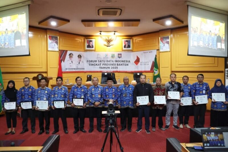 PJ Sekda Provinsi Banten Nana Supiana menghadiri Forum Satu Data Indonesia (SDI) Provinsi Banten di Aula Badan Perencanaan Pembangunan Daerah (Bappeda) Provinsi Banten
