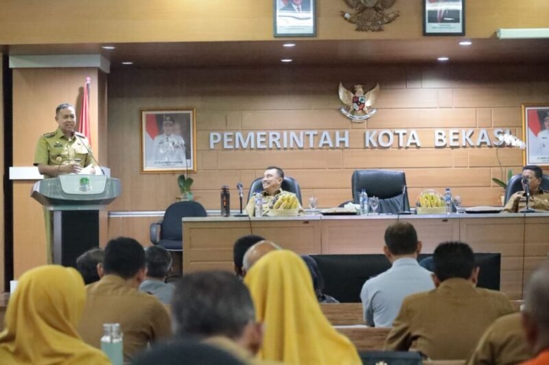 Wali Kota Bekasi, Tri Adhianto, menghadiri dan membuka acara Verifikasi Lapangan Evaluasi Kota Layak Anak (KLA) Tahun 2025