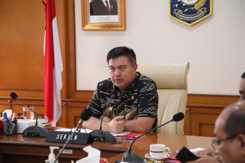 Sekjen Kemendagri Tomsi Tohir dalam rapat terkait Pelaksanaan Program MBG bersama seluruh sekretaris daerah provinsi dan kabupaten/kota