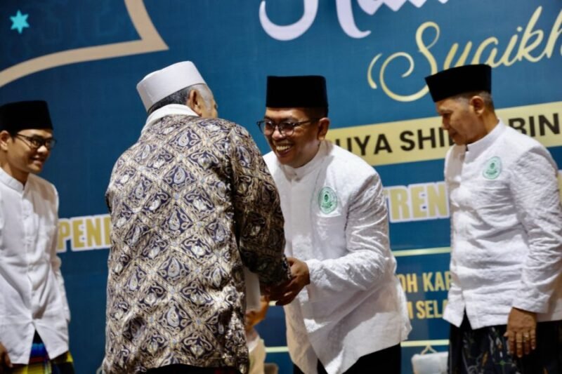 Gubernur Banten Andra Soni menghadiri Haul Akbar ke-78 Abuya Shidiq bin KH Ma'lum di Pondok Pesantren Riyadul Awamil