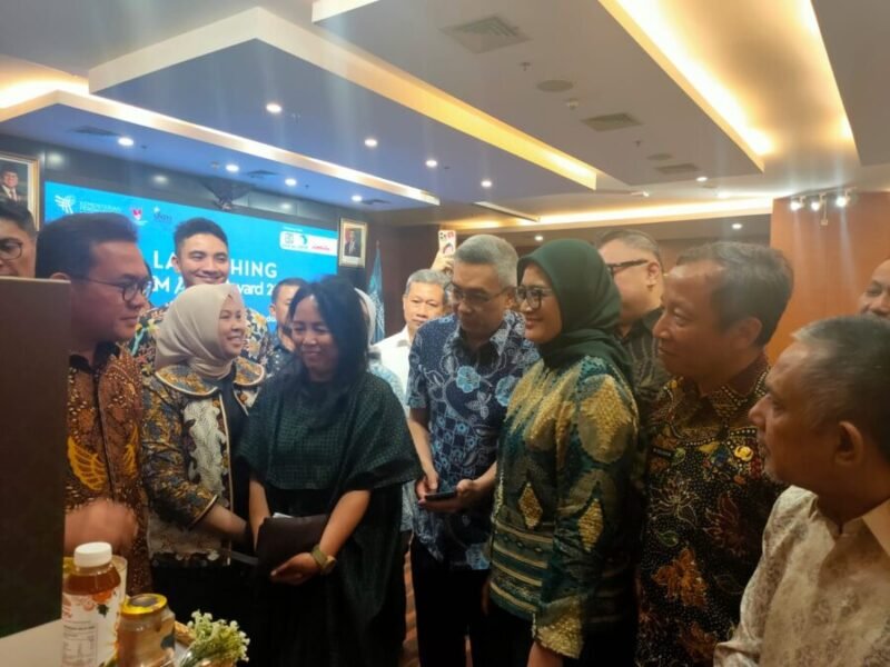 Kepala Dinas Perdagangan Dan Perindustrian Kota Bekasi Hadiri Launching UKM Award