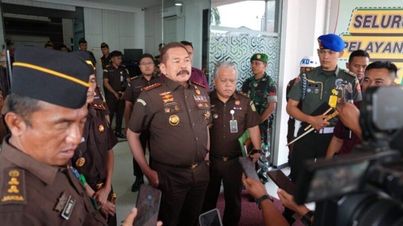 Jaksa Agung Republik Indonesia ST Burhanuddin, melakukan kunjungan kerja ke Kejaksaan Tinggi (Kejati) Maluku Utara di Sofifi