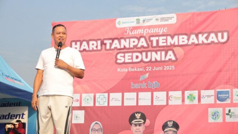 Wali Kota Bekasi, Tri Adhianto, menghadiri kampanye Hari Tanpa Tembakau Sedunia dalam kegiatan Car Free Day (CFD) di sepanjang Jalan Ahmad Yani menuju kawasan Summarecon