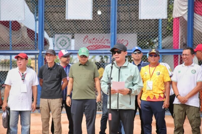 Sekretaris Daerah Provinsi (Sekdaprov) Lampung Marindo Kurniawan membuka Kejuaraan Nasional Softball Open Tournament Outsiders Cup Tahun 2025