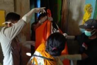 MW saat ditemukan gantung diri di dapur rumahnya, Sabtu (4/10/2025). (Rilis/waw)