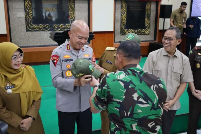 Kapolda Banten Irjen Pol Hengki menghadiri kegiatan Coffee Morning dalam rangka mempererat komunikasi sosial antara aparat pemerintah.