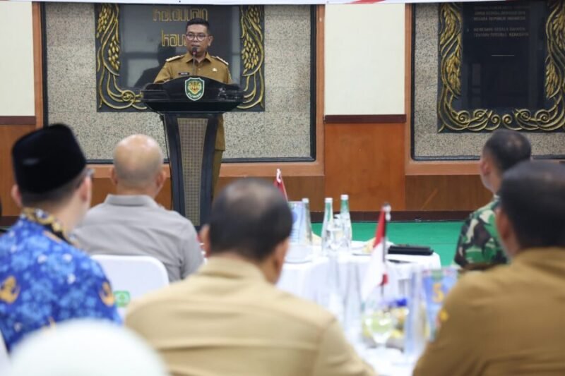 Gubernur Banten Andra Soni menghadiri coffee morning dalam rangka Komunikasi Sosial dengan Aparat Pemerintah bertema Sinergitas TNI AD dengan Lembaga Kementerian (LK) dan Lembaga Pemerintah Non Kementerian (LPNK), Kota Serang, Selasa (14/10/2025).