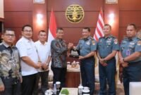 Pertemuan antara Direktur Utama PT SGN, Direktur Hilirisasi Hasil Perkebunan Kementerian Pertanian dengan Jajaran Pejabat di Mako Lantamal V Surabaya dalam rangka
Sinergi Hilirisasi Perkebunan Tebu di Jawa Timur (26/11)