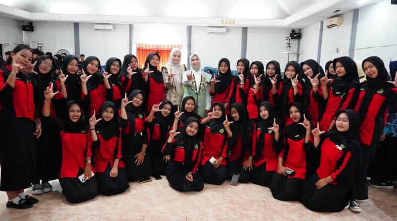 Ketua Dekranasda Lampung Buka Kegiatan Pemetaan dan Peminatan Siswa di SMKN 5 Bandar Lampung