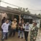 Camat Pebayuran bersama Karang Taruna Desa Karangharja, unsur pemerintah desa, dan elemen terkait menyalurkan bantuan kepada warga terdampak banjir di Kampung Pisang Batu dan Kampung Kobak Ceper, Desa Karangharja, Kecamatan Pebayuran, Senin (26/1/2026). 