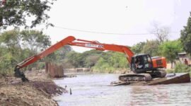 Kegiatan normalisasi sungai yang dikerjakan Dinas Sumber Daya Air, Bina Marga dan Bina Konstruksi (SDA-BMBK) Kabupaten Bekasi untuk mencegah dan mengendalikan banjir.