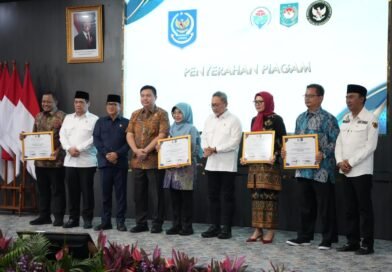 Penguatan Tata Kelola dan Pemberdayaan Desa, Bupati Pandeglang Terima Penghargaan Nasional