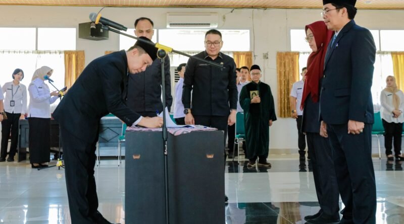 Sekdaprov Lampung Lantik Empat Pejabat Administrator, Tegaskan Amanah dan Integritas