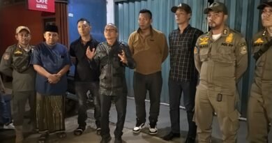 Camat Bekasi Barat Tutup 15 Kafe di Pasar Bintara Selama Ramadan Camat Bekasi Barat Tutup 15 Kafe di Pasar Bintara Selama Ramadan