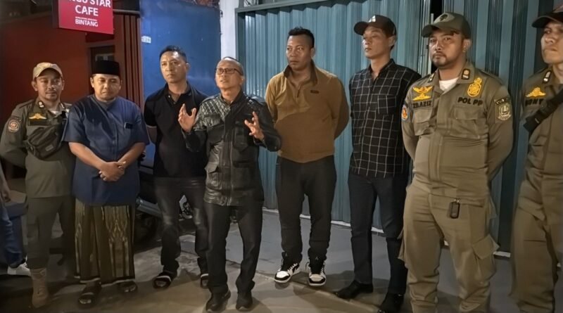 Camat Bekasi Barat Tutup 15 Kafe di Pasar Bintara Selama Ramadan Camat Bekasi Barat Tutup 15 Kafe di Pasar Bintara Selama Ramadan