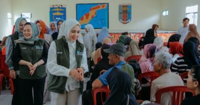 Purnama Wulan Sari Mirza Serahkan Bantuan Sosial dan Tinjau Anak Berisiko Stunting di Metro