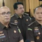 Direktur Penyidikan pada Jaksa Agung Muda Tindak Pidana Khusus (Jampidsus) Syarief Sulaeman Nahdi didampingi Kapuspenkum Anang Supriatna memberikan keterangan pers di Kejagung, Senin (2/3/2026). (Jennus)