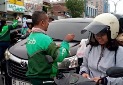 Ramadan Penuh Kepedulian, Komunitas Grab Bike Jogja Gelar Aksi Sosial Berbagi Takjil