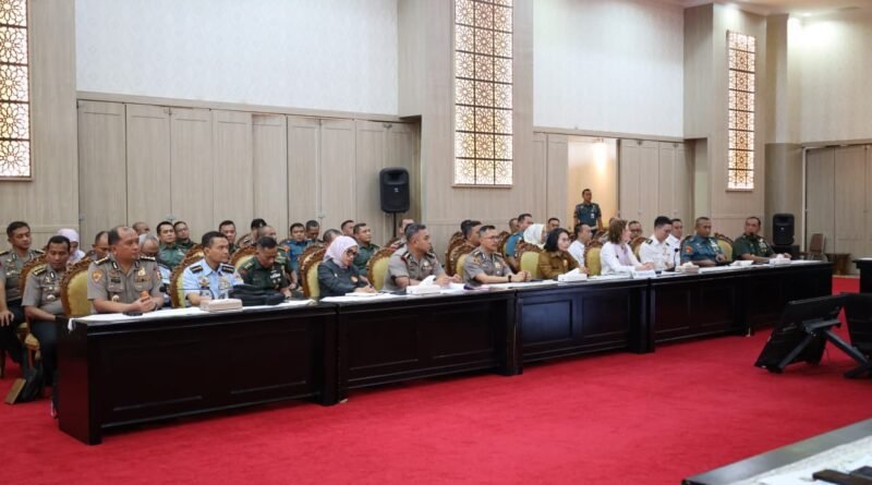 Polda Banten Hadiri Kunjungan Studi Strategis Lemhannas di Pendopo Gubernur Banten Polda Banten Hadiri Kunjungan Studi Strategis Lemhannas di Pendopo Gubernur Banten