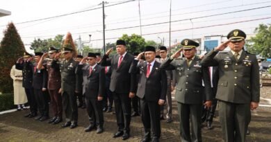 Jelang HUT ke-29 Kota Bekasi, Wali Kota Tri Adhianto Pimpin Ziarah dan Tabur Bunga di TMP Bulan Kapal Jelang HUT ke-29 Kota Bekasi, Wali Kota Tri Adhianto Pimpin Ziarah dan Tabur Bunga di TMP Bulan Kapal