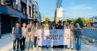 Mahasiswa UWM Bagikan Takjil Gratis sebagai Implementasi Tri Dharma Perguruan Tinggi