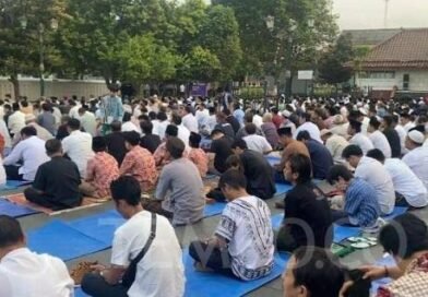 Salat Idulfitri di Kauman Berlangsung Khidmat Meski Ada Perbedaan Penetapan Hari Raya
