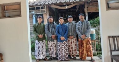 Program “Ngrawat Sing Ora Kerawat”, Pria Bersurjan Bantu Warga Membutuhkan