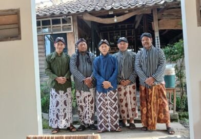 Program “Ngrawat Sing Ora Kerawat”, Pria Bersurjan Bantu Warga Membutuhkan