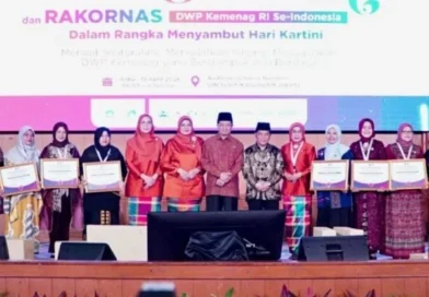 Rakornas DWP Kemenag, Menag Soroti Pentingnya Integritas dan Peran Perempuan Rakornas DWP Kemenag, Menag Soroti Pentingnya Integritas dan Peran Perempuan