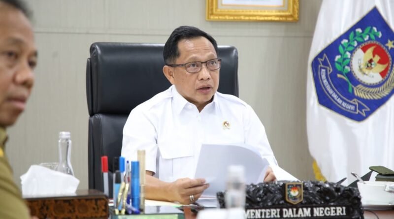 Mendagri Tito Terbitkan SE Transformasi Budaya Kerja ASN, Terapkan WFH Setiap Jumat Mendagri Tito Terbitkan SE Transformasi Budaya Kerja ASN, Terapkan WFH Setiap Jumat