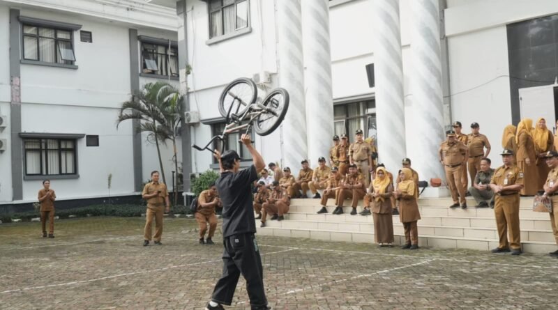 Bupati Dewi Setiani Lepas Atlet BMX Pandeglang Ainul Fajri ke Ajang Internasional di Malaysia