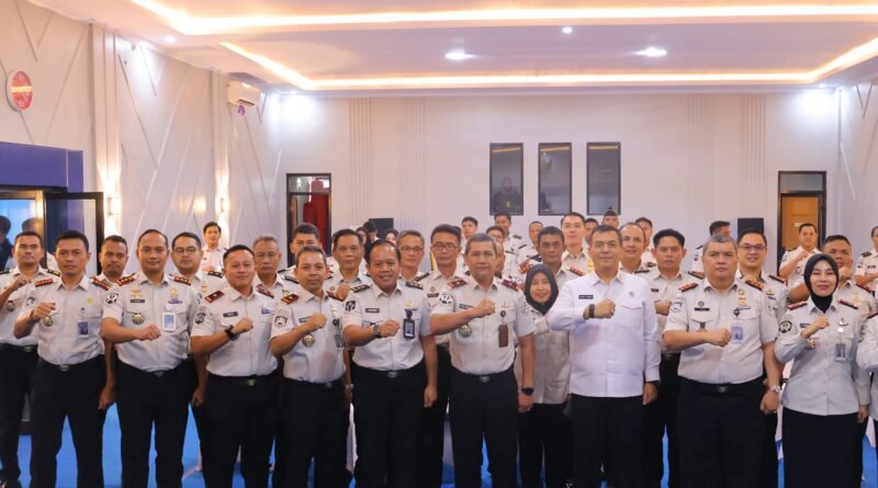 Wamen Imigrasi Silmy Karim Dorong Perubahan Pola Kerja Jajaran di Banten Wamen Imigrasi Silmy Karim Dorong Perubahan Pola Kerja Jajaran di Banten