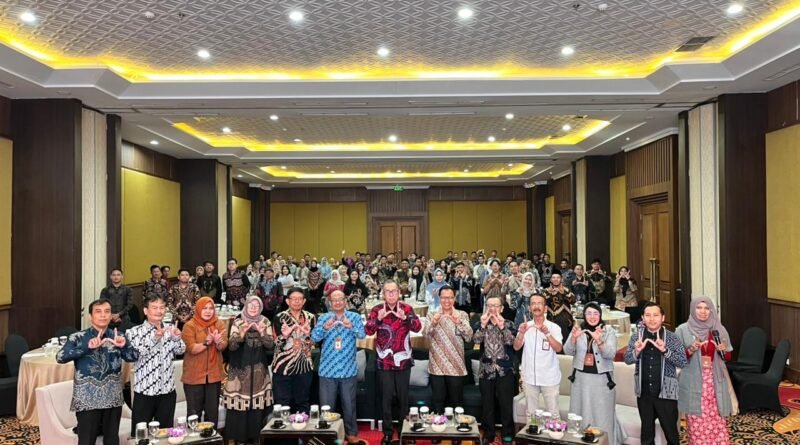 Yudisium FH UWM, 86 Lulusan Siap Mengabdi di Masyarakat Yudisium FH UWM, 86 Lulusan Siap Mengabdi di Masyarakat