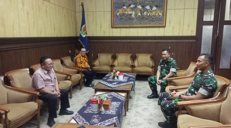 TNI dan DPRD DIY Perkuat Kolaborasi, Yuniar Dwi Hantono Bertemu Nuryadi TNI dan DPRD DIY Perkuat Kolaborasi, Yuniar Dwi Hantono Bertemu Nuryadi