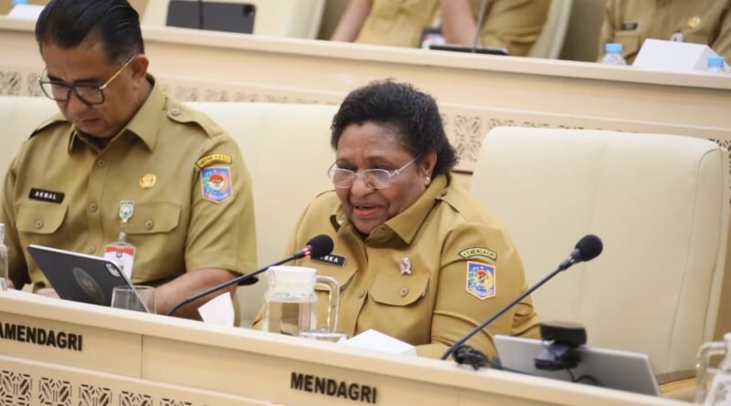 Wamendagri Ribka Paparkan Pengelolaan Dana Otsus Papua dalam Raker Komisi II DPR RI