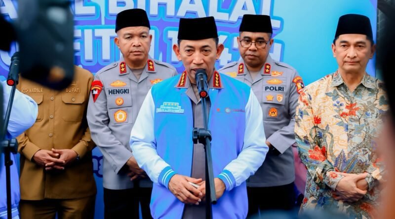 Kapolri Hadiri Halal Bihalal KSPSI, Tekankan Sinergi Buruh dan Pengusaha Kapolri Hadiri Halal Bihalal KSPSI, Tekankan Sinergi Buruh dan Pengusaha