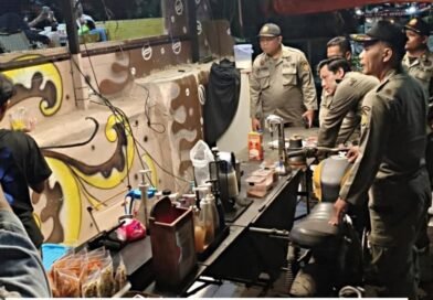 Bandel Meski Diperingatkan, Street Coffee di Jembatan Kewek Ditutup Satpol PP Bandel Meski Diperingatkan, Street Coffee di Jembatan Kewek Ditutup Satpol PP
