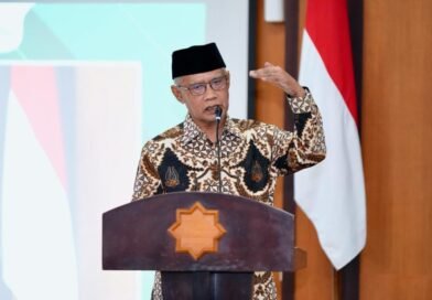 Orasi Ilmiah di UMY, Haedar Nashir Tekankan Pendekatan Integratif Ilmu Politik