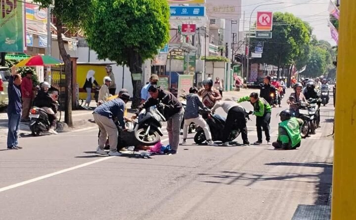 Pelajar SMA Terlibat Kecelakaan dengan Pengemudi Ojol di Jalan Tamansiswa