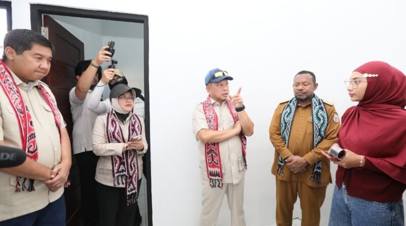 Mendagri Tito Karnavian Tinjau Program Perumahan Rakyat di Sorong, Dorong Kebijakan PBG Gratis bagi MBR