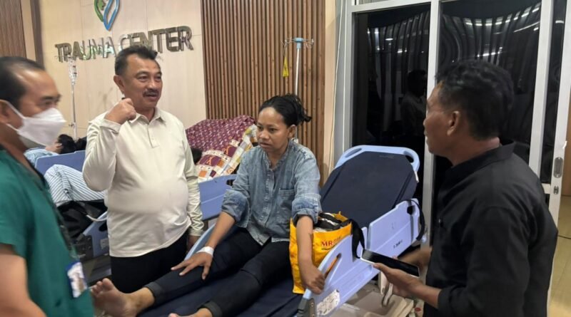 Wawali Bekasi Kunjungi Korban di RSUD, Tegaskan Respons Cepat Penanganan Musibah