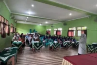 Kegiatan pengabdian dua dosen Universitas Muhammadiyah Yogyakarta (UMY) di Aula SD Muhammadiyah Gondang Legi diikuti sekitar 60 peserta dan mendapat respons antusias dari warga. (Dok UMY)