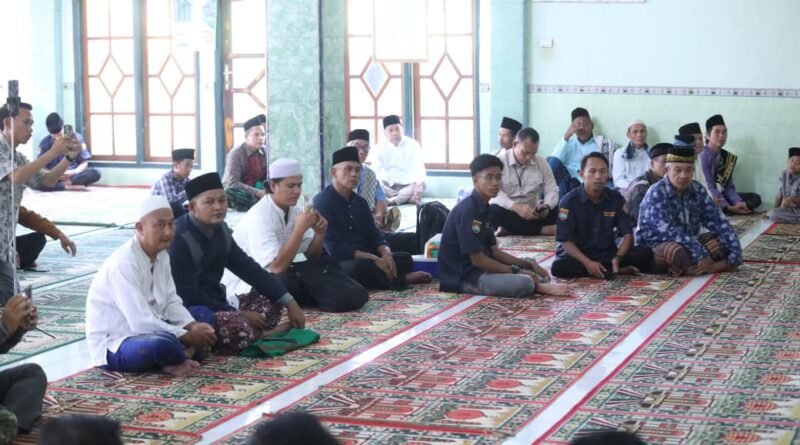 Herman Deru Safari Jumat di Musi Rawas, Serahkan Bantuan untuk Masjid Muhajirin