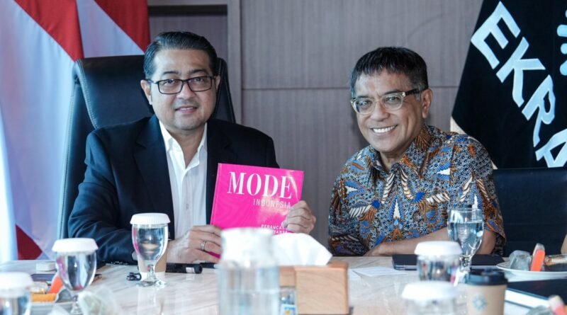 Menteri Ekraf Apresiasi Buku ‘Mode Indonesia’ Perkuat Karya Desainer Tanah Air