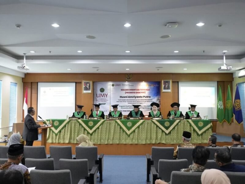 Ujian Terbuka Disertasi Husni Amriyanto pada Program Doktor Politik Islam-Ilmu Politik UMY