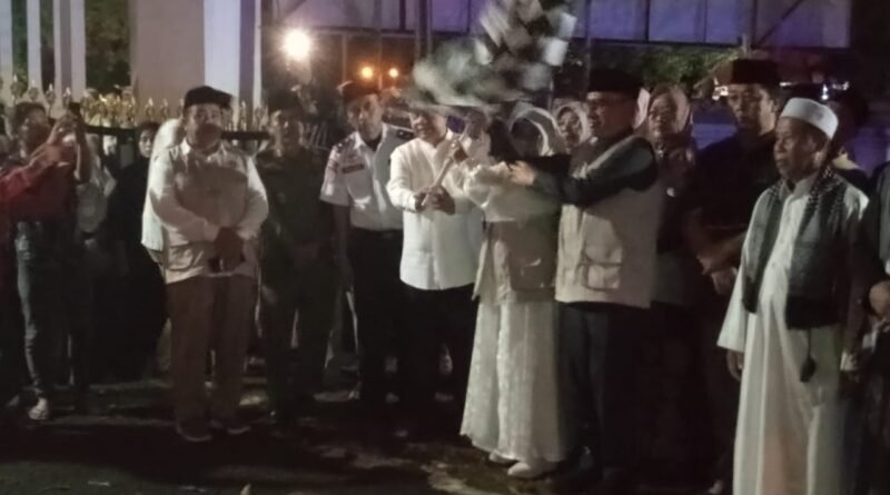 Ratusan Jemaah Haji Asal Pandeglang Diberangkatkan ke Tanah Suci