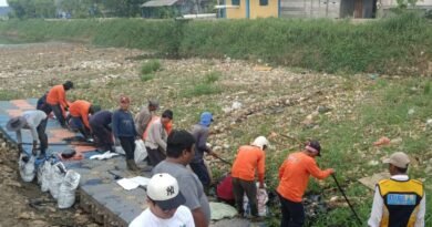 Pemprov Banten dan Pemkot Tangerang Bersihkan 30 Ton Sampah di Kali Ledug