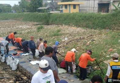 Pemprov Banten dan Pemkot Tangerang Bersihkan 30 Ton Sampah di Kali Ledug