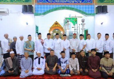 Safari Jumat di Masjid Al-Ikhlas, Wagub Sumsel Cik Ujang Salurkan Bantuan untuk Masyarakat