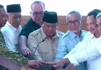 Prabowo dan Mendagri Tito Resmikan 1.061 Koperasi Merah Putih di Jatim dan Jateng
